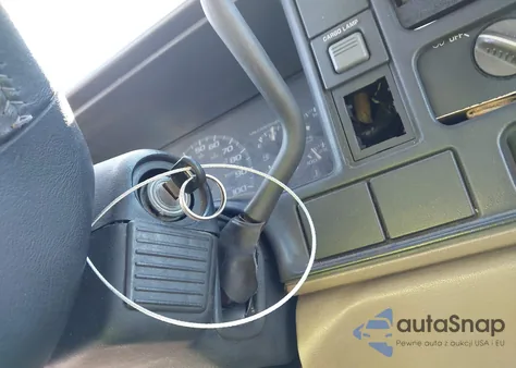 1997 Chevrolet C1500 Fleetside z USA, uszkodzony, nr VIN 2GCEC19W2V1161813